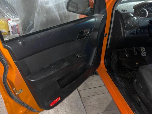 Помаранчевий Шевроле Авео, об'ємом двигуна 1.5 л та пробігом 400 тис. км за 2200 $, фото 5 на Automoto.ua