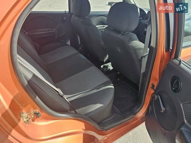 Оранжевый Шевроле Авео, объемом двигателя 1.5 л и пробегом 150 тыс. км за 2850 $, фото 6 на Automoto.ua
