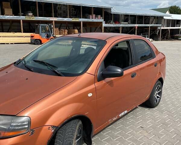 Оранжевый Шевроле Авео, объемом двигателя 1.5 л и пробегом 280 тыс. км за 3000 $, фото 1 на Automoto.ua