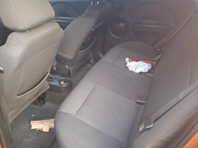 Оранжевый Шевроле Авео, объемом двигателя 1.5 л и пробегом 260 тыс. км за 2600 $, фото 7 на Automoto.ua