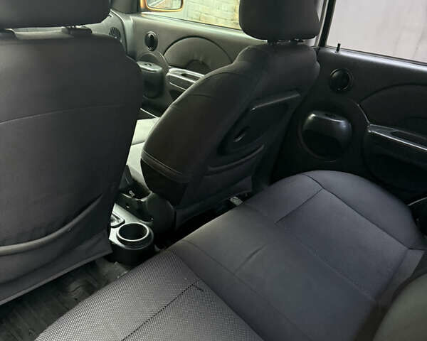 Помаранчевий Шевроле Авео, об'ємом двигуна 1.5 л та пробігом 142 тис. км за 3500 $, фото 9 на Automoto.ua