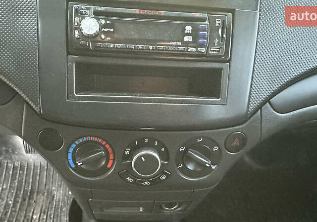 Оранжевый Шевроле Авео, объемом двигателя 1.5 л и пробегом 280 тыс. км за 3700 $, фото 12 на Automoto.ua