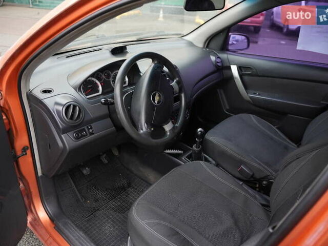 Помаранчевий Шевроле Авео, об'ємом двигуна 1.5 л та пробігом 300 тис. км за 2606 $, фото 4 на Automoto.ua