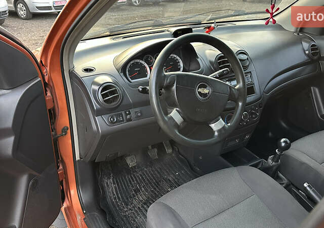 Оранжевый Шевроле Авео, объемом двигателя 1.5 л и пробегом 280 тыс. км за 3700 $, фото 7 на Automoto.ua