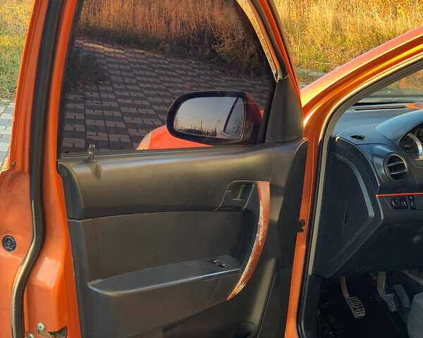 Оранжевый Шевроле Авео, объемом двигателя 1.5 л и пробегом 248 тыс. км за 3500 $, фото 4 на Automoto.ua