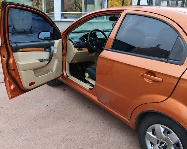 Оранжевый Шевроле Авео, объемом двигателя 1.6 л и пробегом 161 тыс. км за 2999 $, фото 2 на Automoto.ua