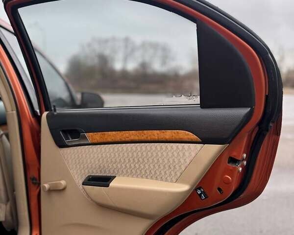 Оранжевый Шевроле Авео, объемом двигателя 1.6 л и пробегом 294 тыс. км за 2350 $, фото 13 на Automoto.ua