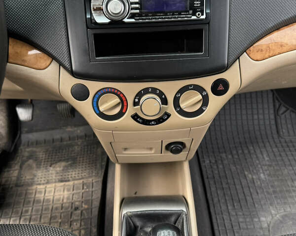 Оранжевый Шевроле Авео, объемом двигателя 1.6 л и пробегом 260 тыс. км за 2999 $, фото 9 на Automoto.ua