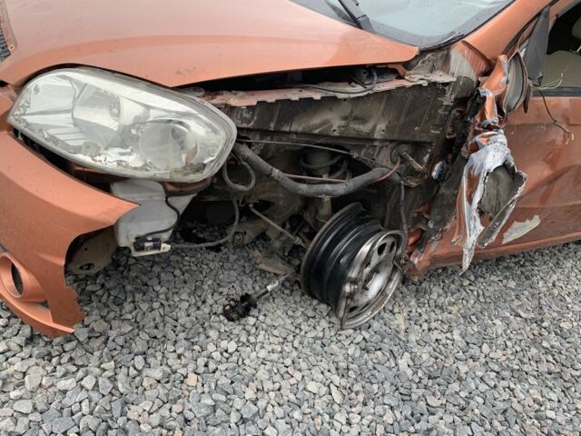 Оранжевый Шевроле Авео, объемом двигателя 1.6 л и пробегом 207 тыс. км за 850 $, фото 1 на Automoto.ua