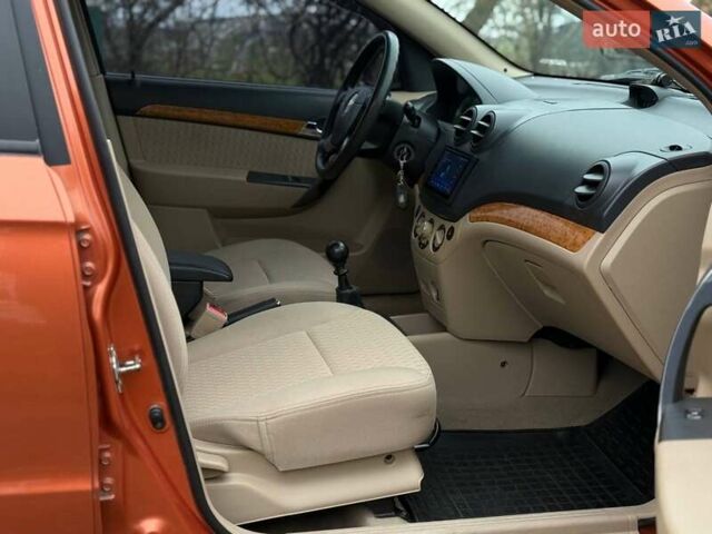 Оранжевый Шевроле Авео, объемом двигателя 1.6 л и пробегом 42 тыс. км за 5200 $, фото 8 на Automoto.ua