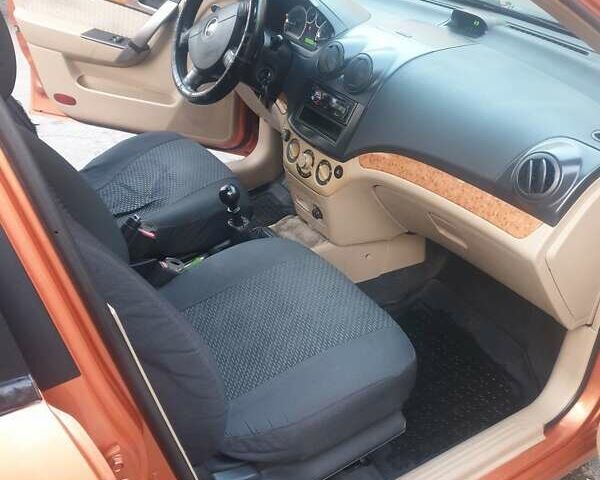 Оранжевый Шевроле Авео, объемом двигателя 1.6 л и пробегом 275 тыс. км за 3500 $, фото 5 на Automoto.ua