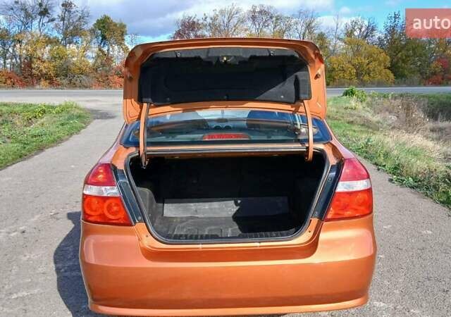 Оранжевый Шевроле Авео, объемом двигателя 1.5 л и пробегом 250 тыс. км за 3500 $, фото 7 на Automoto.ua