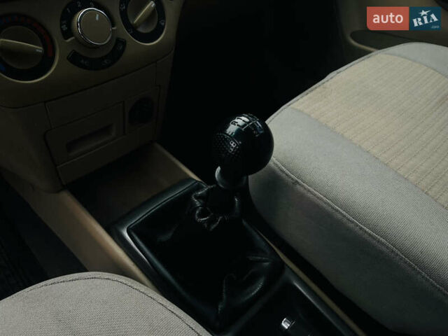 Оранжевый Шевроле Авео, объемом двигателя 1.6 л и пробегом 184 тыс. км за 3800 $, фото 21 на Automoto.ua