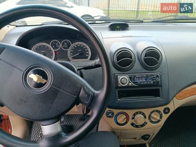 Оранжевый Шевроле Авео, объемом двигателя 1.6 л и пробегом 194 тыс. км за 3900 $, фото 4 на Automoto.ua