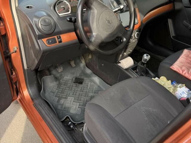 Оранжевый Шевроле Авео, объемом двигателя 1.5 л и пробегом 280 тыс. км за 3350 $, фото 5 на Automoto.ua
