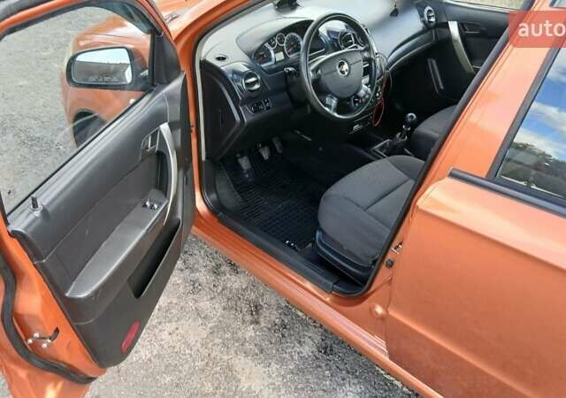 Оранжевый Шевроле Авео, объемом двигателя 1.5 л и пробегом 250 тыс. км за 3500 $, фото 1 на Automoto.ua