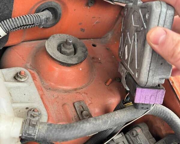 Оранжевый Шевроле Авео, объемом двигателя 1.6 л и пробегом 294 тыс. км за 2350 $, фото 18 на Automoto.ua