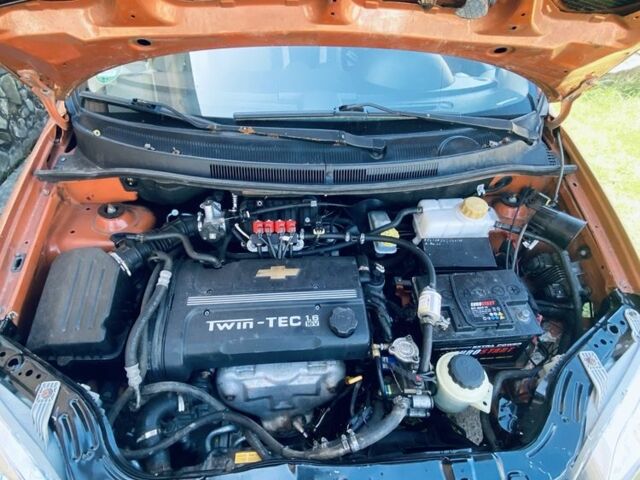 Оранжевый Шевроле Авео, объемом двигателя 0.16 л и пробегом 182 тыс. км за 2050 $, фото 6 на Automoto.ua