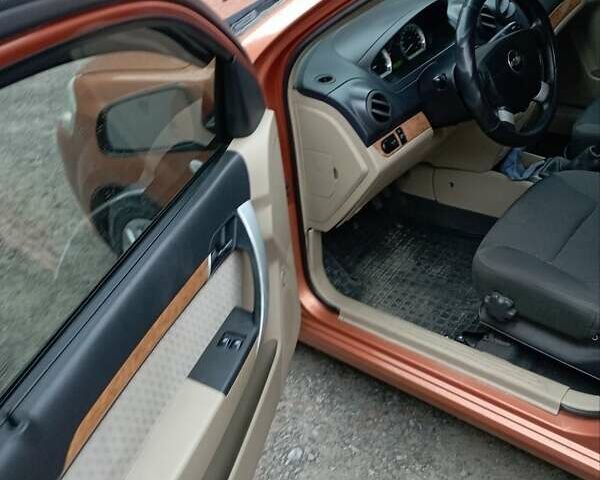 Помаранчевий Шевроле Авео, об'ємом двигуна 1.6 л та пробігом 184 тис. км за 3500 $, фото 11 на Automoto.ua