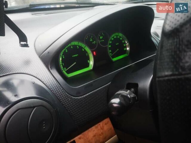 Помаранчевий Шевроле Авео, об'ємом двигуна 1.6 л та пробігом 160 тис. км за 4600 $, фото 7 на Automoto.ua