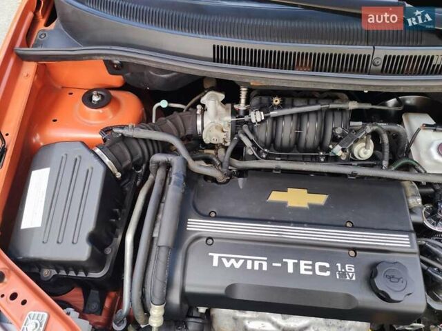 Оранжевый Шевроле Авео, объемом двигателя 1.6 л и пробегом 31 тыс. км за 6400 $, фото 3 на Automoto.ua