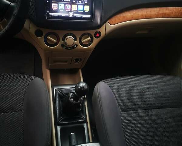 Помаранчевий Шевроле Авео, об'ємом двигуна 1.6 л та пробігом 160 тис. км за 4600 $, фото 9 на Automoto.ua