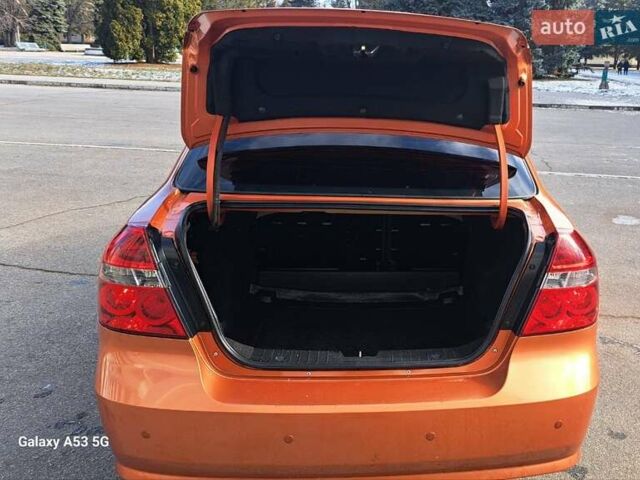 Оранжевый Шевроле Авео, объемом двигателя 1.6 л и пробегом 173 тыс. км за 4000 $, фото 4 на Automoto.ua