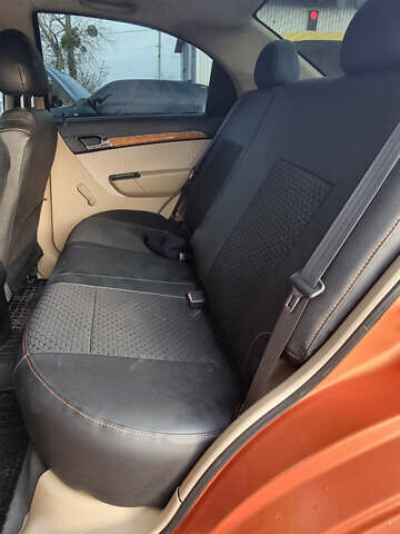 Помаранчевий Шевроле Авео, об'ємом двигуна 1.6 л та пробігом 131 тис. км за 4700 $, фото 9 на Automoto.ua