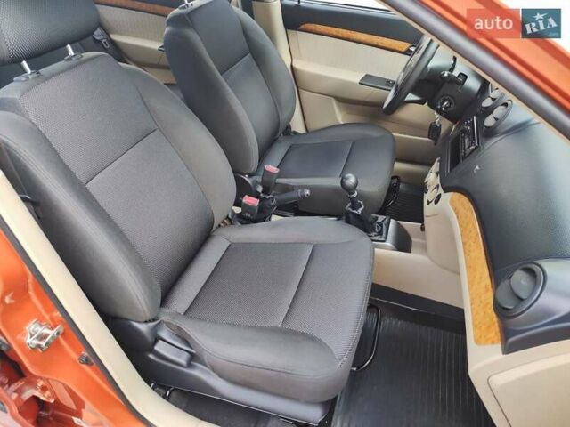 Оранжевый Шевроле Авео, объемом двигателя 1.6 л и пробегом 31 тыс. км за 6400 $, фото 34 на Automoto.ua