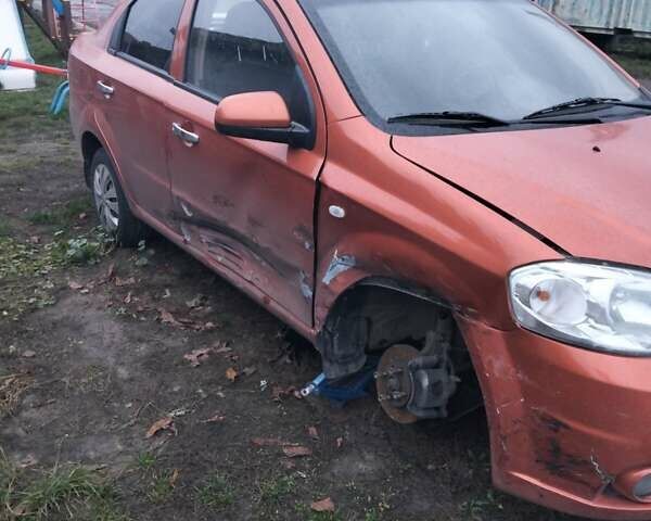 Оранжевый Шевроле Авео, объемом двигателя 1.6 л и пробегом 170 тыс. км за 2000 $, фото 2 на Automoto.ua