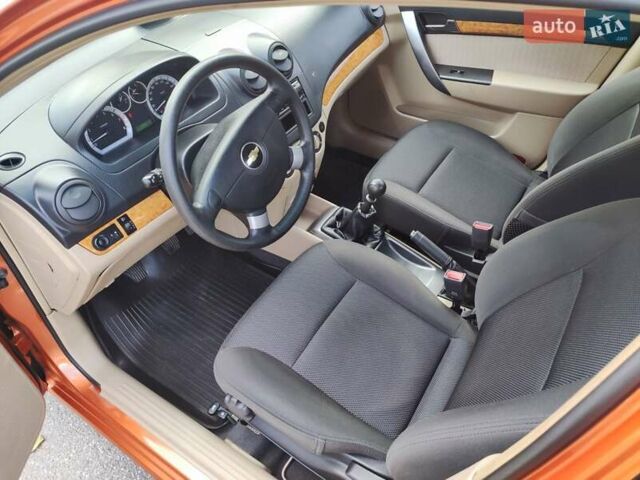 Оранжевый Шевроле Авео, объемом двигателя 1.6 л и пробегом 31 тыс. км за 6100 $, фото 39 на Automoto.ua