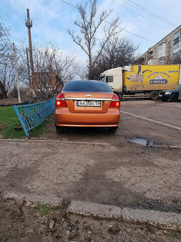 Помаранчевий Шевроле Авео, об'ємом двигуна 1.6 л та пробігом 131 тис. км за 4700 $, фото 3 на Automoto.ua