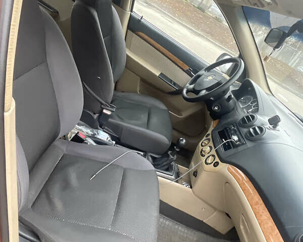 Помаранчевий Шевроле Авео, об'ємом двигуна 1.6 л та пробігом 177 тис. км за 3199 $, фото 4 на Automoto.ua