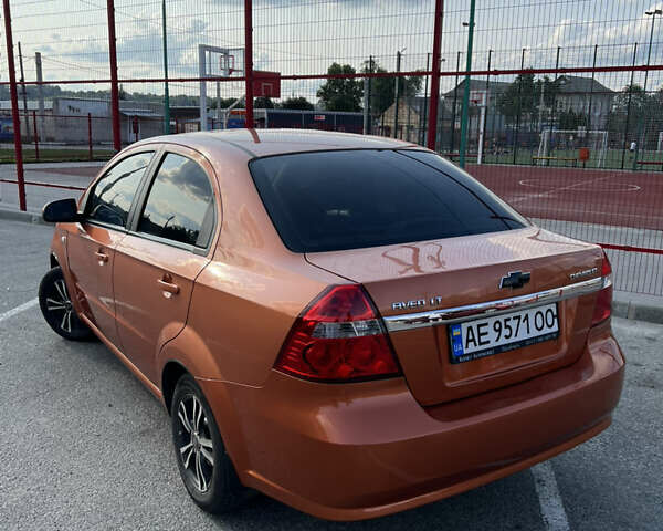 Оранжевый Шевроле Авео, объемом двигателя 1.6 л и пробегом 164 тыс. км за 4900 $, фото 1 на Automoto.ua