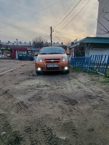Помаранчевий Шевроле Авео, об'ємом двигуна 1.6 л та пробігом 131 тис. км за 4700 $, фото 1 на Automoto.ua