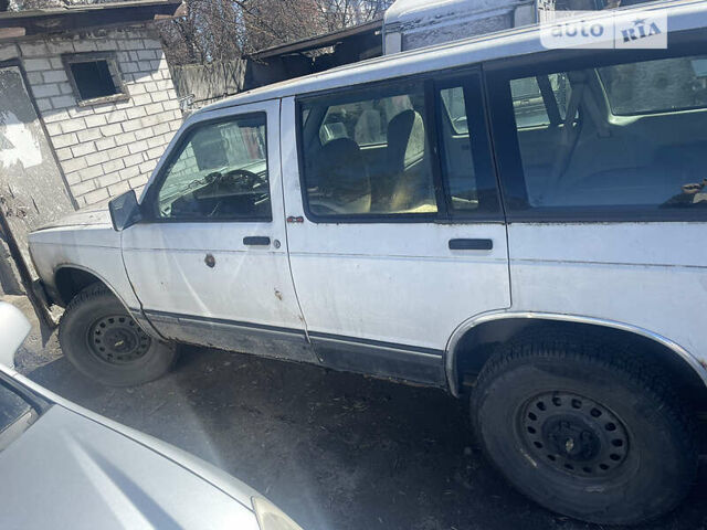 Белый Шевроле Блейзер, объемом двигателя 4.3 л и пробегом 347 тыс. км за 2650 $, фото 4 на Automoto.ua