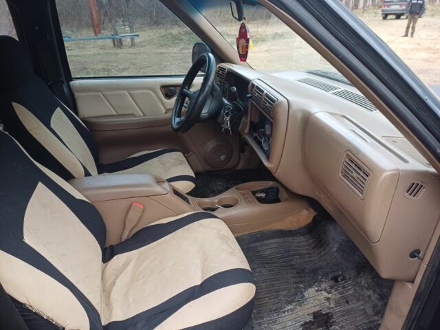 Черный Шевроле Блейзер, объемом двигателя 4.3 л и пробегом 232 тыс. км за 4022 $, фото 5 на Automoto.ua