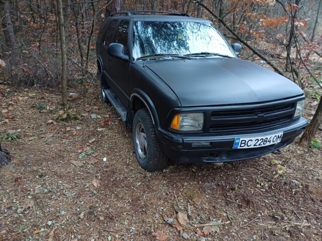 Черный Шевроле Блейзер, объемом двигателя 4.3 л и пробегом 232 тыс. км за 4022 $, фото 3 на Automoto.ua