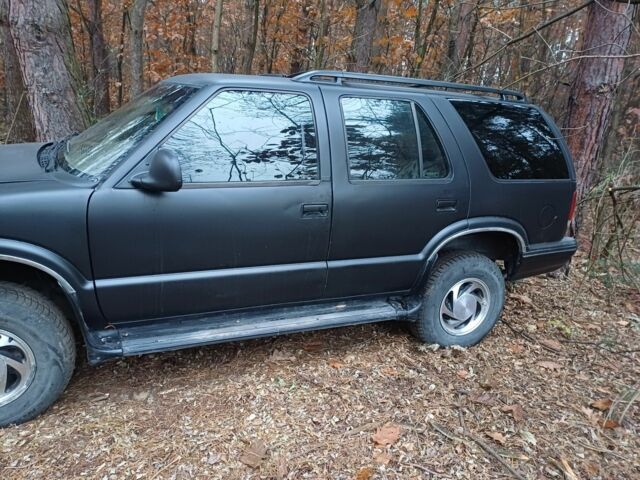 Черный Шевроле Блейзер, объемом двигателя 4.3 л и пробегом 232 тыс. км за 4022 $, фото 4 на Automoto.ua