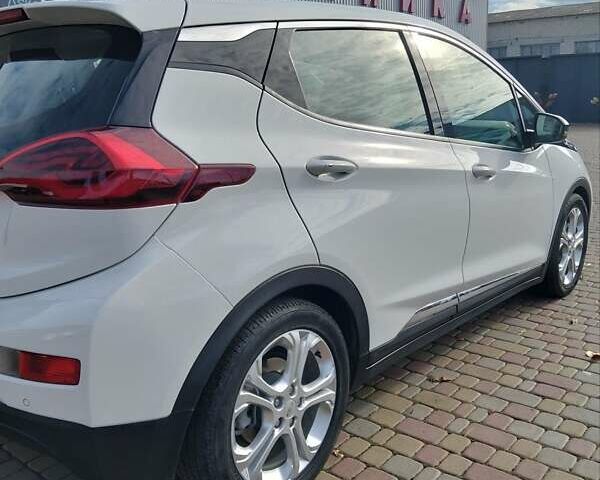 Белый Шевроле Bolt EV, объемом двигателя 0 л и пробегом 66 тыс. км за 13900 $, фото 1 на Automoto.ua