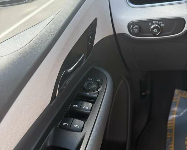 Білий Шевроле Bolt EV, об'ємом двигуна 0 л та пробігом 127 тис. км за 14599 $, фото 8 на Automoto.ua