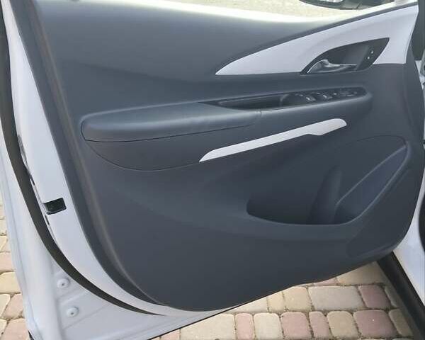 Белый Шевроле Bolt EV, объемом двигателя 0 л и пробегом 66 тыс. км за 13900 $, фото 15 на Automoto.ua