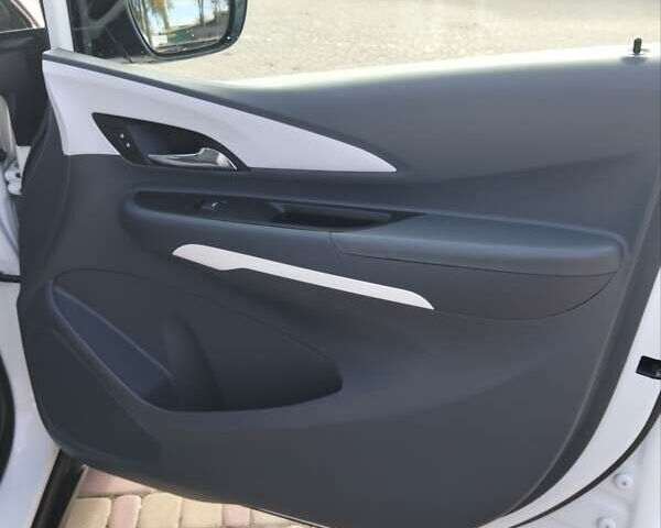 Белый Шевроле Bolt EV, объемом двигателя 0 л и пробегом 66 тыс. км за 13900 $, фото 17 на Automoto.ua