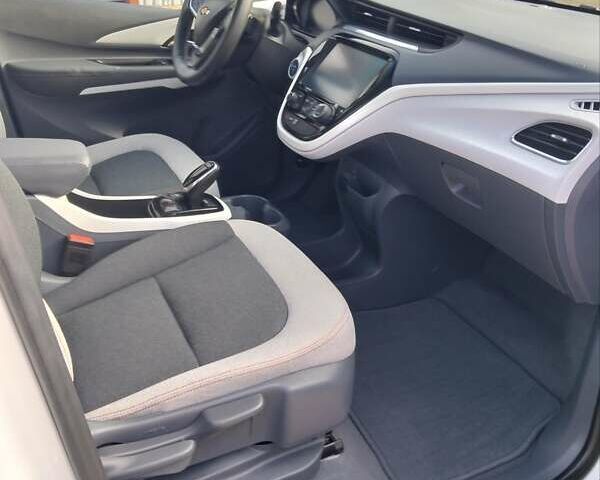 Белый Шевроле Bolt EV, объемом двигателя 0 л и пробегом 66 тыс. км за 13900 $, фото 10 на Automoto.ua