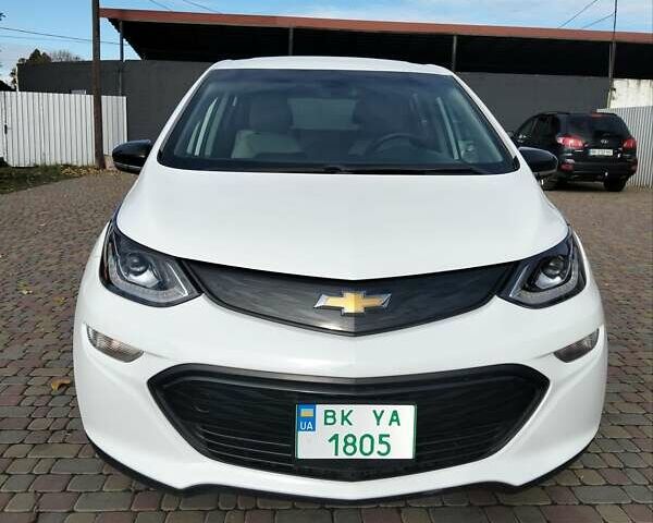 Белый Шевроле Bolt EV, объемом двигателя 0 л и пробегом 66 тыс. км за 13900 $, фото 2 на Automoto.ua