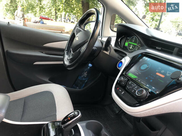Белый Шевроле Bolt EV, объемом двигателя 0 л и пробегом 164 тыс. км за 14500 $, фото 41 на Automoto.ua