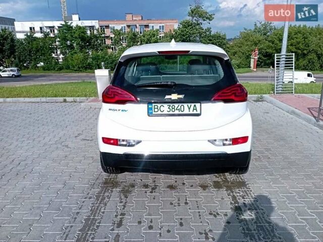 Белый Шевроле Bolt EV, объемом двигателя 0 л и пробегом 68 тыс. км за 18800 $, фото 2 на Automoto.ua