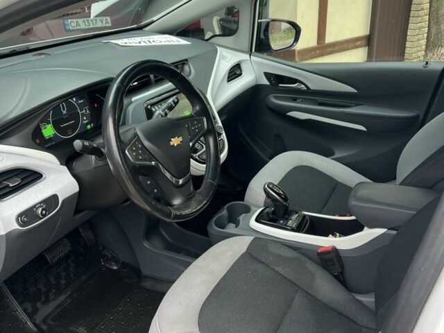Шевроле Bolt EV 2017 в Умани на Automoto.ua Белый Шевроле Bolt EV, объемом двигателя 0 л и пробегом 143 тыс. км за 15000 $, фото 3 на Automoto.ua