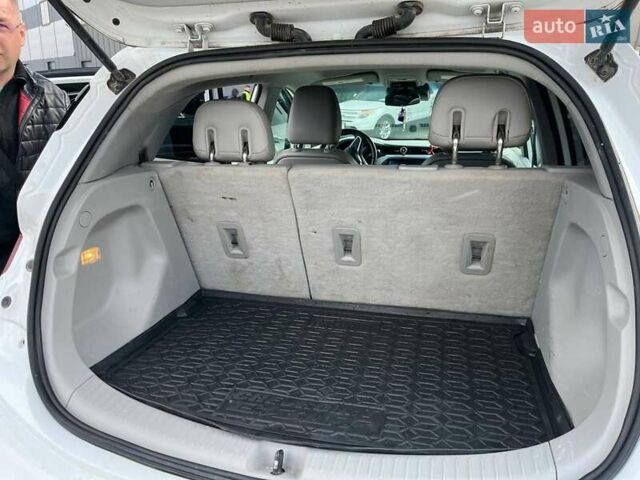 Белый Шевроле Bolt EV, объемом двигателя 0 л и пробегом 219 тыс. км за 12800 $, фото 32 на Automoto.ua