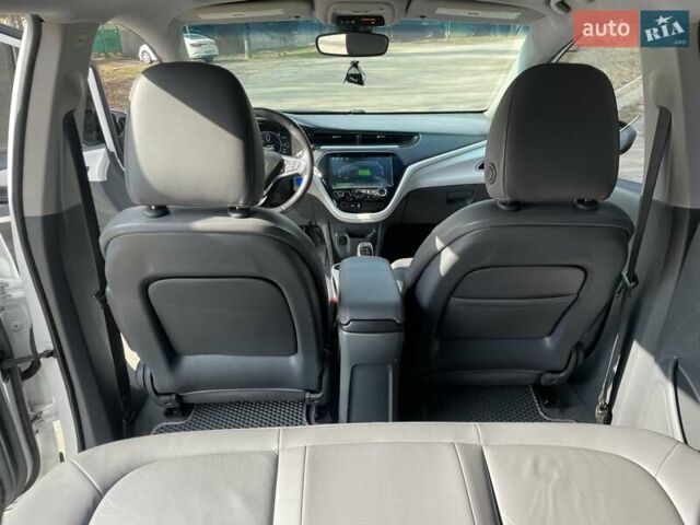 Белый Шевроле Bolt EV, объемом двигателя 0 л и пробегом 260 тыс. км за 14900 $, фото 14 на Automoto.ua